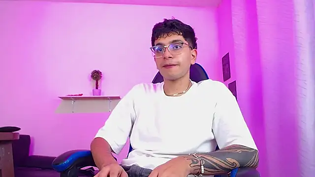 maax 18 online show from April 15, 7:58 pm