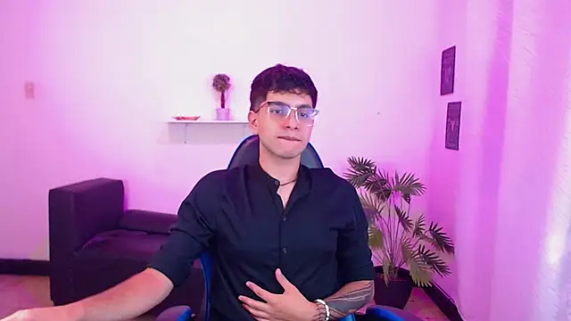 maax 18 online show from April 16, 1:56 pm