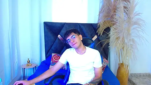 maax 18 online show from April 17, 2:20 pm