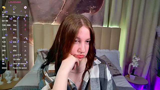 Snapshot of Elisabeth_Binder chatting on June 15, 4:47 am Elisabeth Binder online show from June 15, 4:47 am