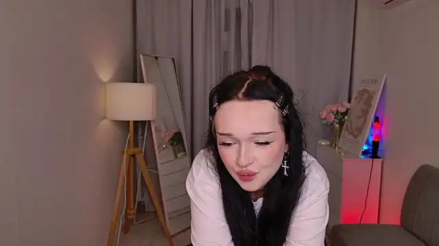 Flora Ray online show from March 25, 1:50 pm