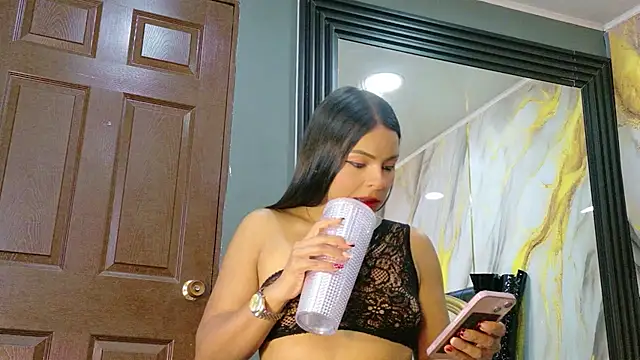 LindaFrancoo online show from April 11, 5:50 pm