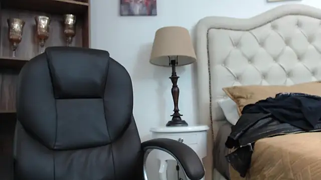 vannellope roberts online show from April 14, 11:16 am