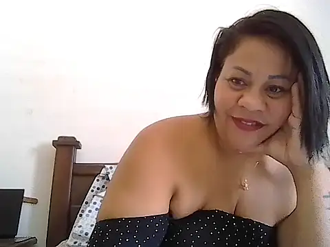Snapshot of Veronica_missbigg chatting on May 11, 4:04 pm Veronica missbigg online show from May 11, 4:04 pm