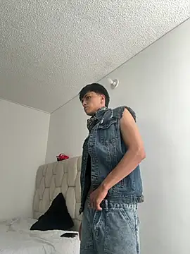 LYAN DYLAN online show from March 29, 8:42 pm