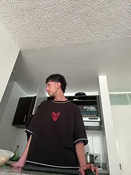 LYAN DYLAN online show from April 5, 7:55 pm