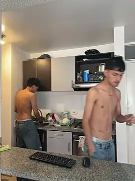 LYAN DYLAN online show from April 6, 9:27 pm