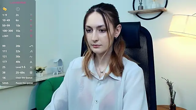 LoraLanett online show from April 16, 2:18 pm