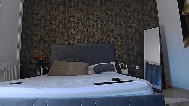 I amAhille online show from April 5, 12:13 pm