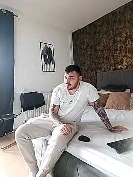 I amAhille online show from April 8, 9:31 am