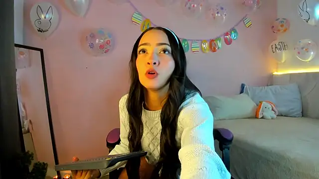 Daphne Rosse online show from April 4, 12:02 pm