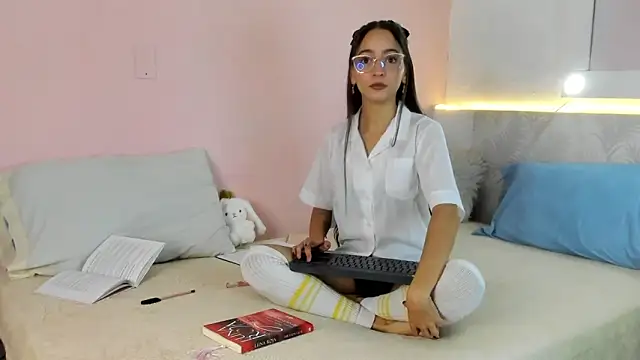 Daphne Rosse online show from April 9, 11:48 am