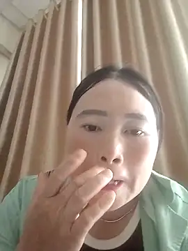 Lily Daisy online show from April 1, 2:01 am