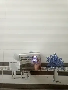 Lily Daisy online show from April 3, 7:01 pm