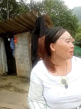 Lily Daisy online show from April 17, 10:40 am