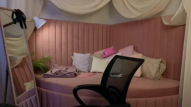 emma chaser online show from April 2, 1:36 am