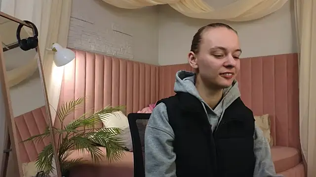 emma chaser online show from April 21, 1:29 am