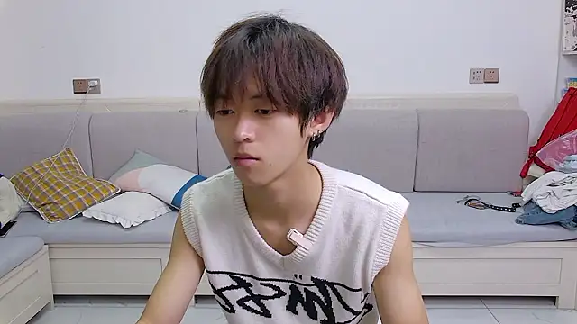 buding-001 online show from March 27, 10:48 am