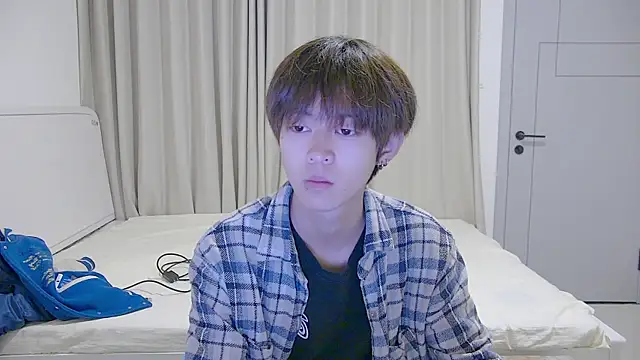 buding-001 online show from April 2, 12:58 pm