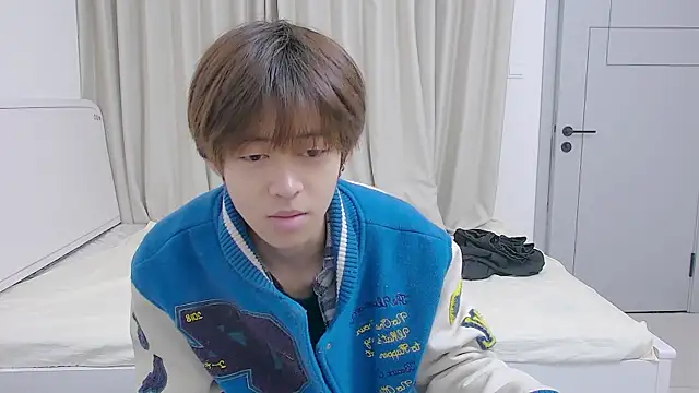 buding-001 online show from April 3, 4:43 am