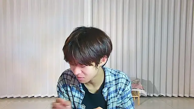 buding-001 online show from April 4, 10:02 am