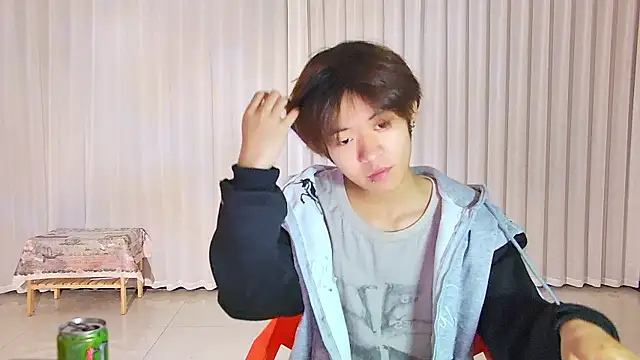 buding-001 online show from April 14, 11:38 am