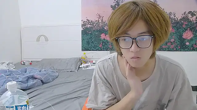 buding-001 online show from June 26, 11:25 am