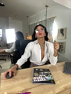 NahomiWhitte online show from April 10, 1:05 pm