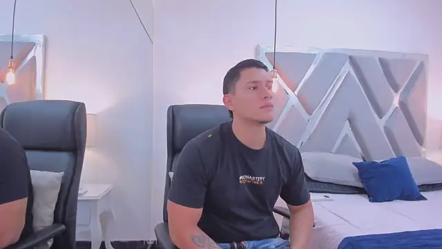 Chriss Diamond online show from April 18, 8:09 pm