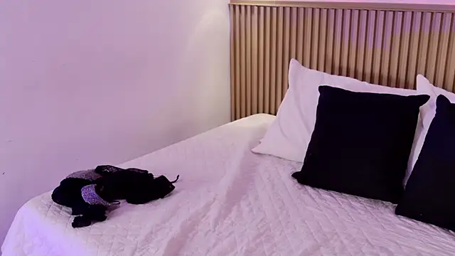 Aly leee online show from April 10, 12:54 pm