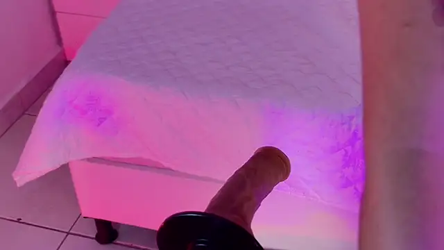 Aly leee online show from April 11, 6:01 pm