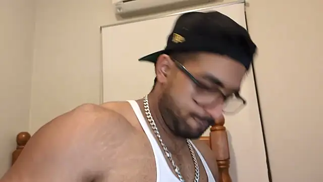 robin103666 online show from April 10, 2:11 pm