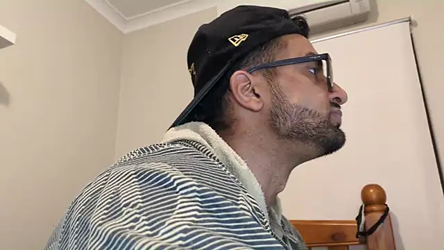 robin103666 online show from April 12, 12:10 pm