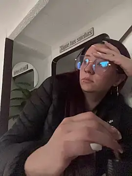 vitoria bell online show from April 10, 12:10 pm