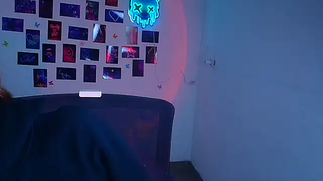 Butterfly Milly online show from April 11, 8:07 am