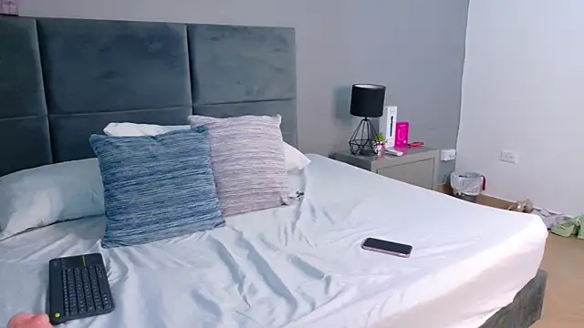 Valentina-Garcia online show from April 15, 3:46 am