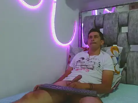 21Latinlover online show from April 2, 9:34 pm