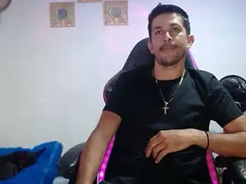 21Latinlover online show from April 9, 4:12 am