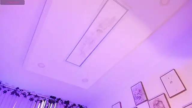 emilydolly  online show from April 18, 11:25 am