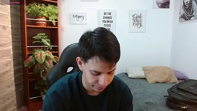 RoaSexi25 online show from April 8, 12:54 am