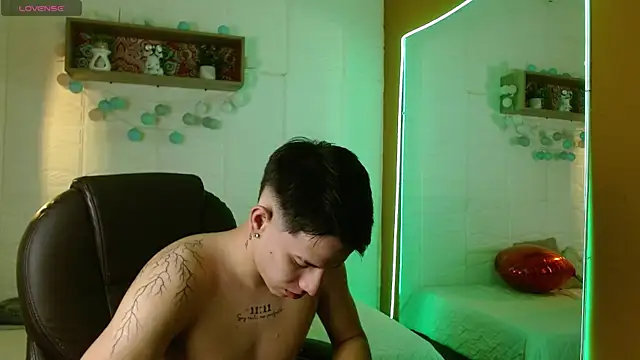 RoaSexi25 online show from April 10, 11:53 pm