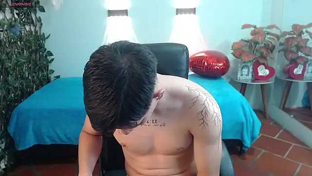 RoaSexi25 online show from April 15, 3:24 am