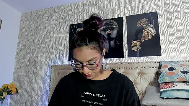 ValeAlvarez  online show from April 7, 4:07 pm