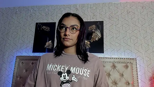 ValeAlvarez  online show from April 12, 6:35 pm