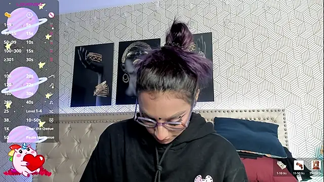 ValeAlvarez  online show from April 13, 3:17 pm