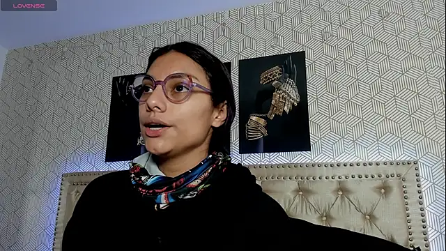 ValeAlvarez  online show from April 14, 7:42 pm