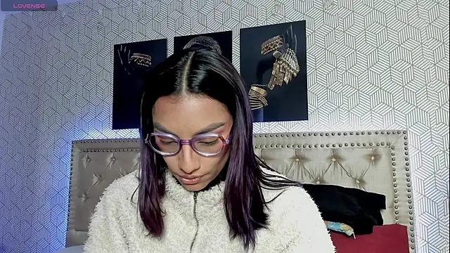 ValeAlvarez  online show from April 16, 3:57 pm