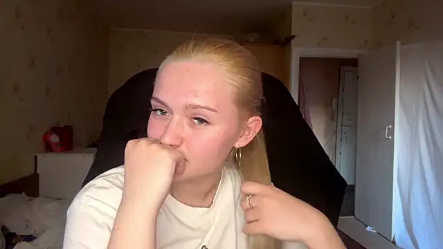 Sophia Blonde online show from March 31, 2:39 pm