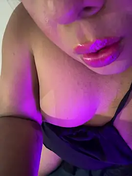 Snapshot of NicoleBBigAss chatting on June 30, 3:51 am NicoleBBigAss online show from June 30, 3:51 am