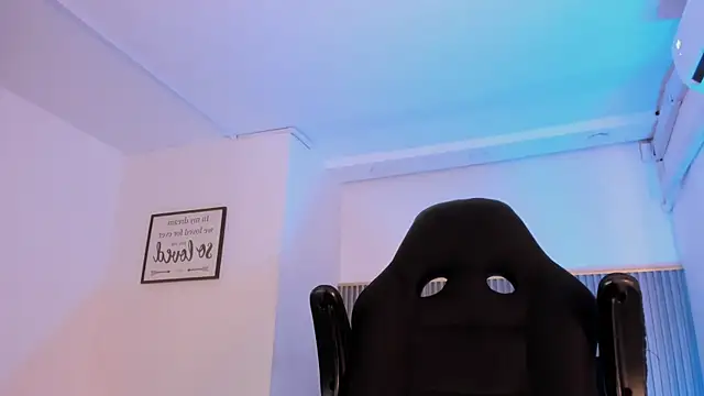 ApoloJackson1 online show from April 9, 6:19 am